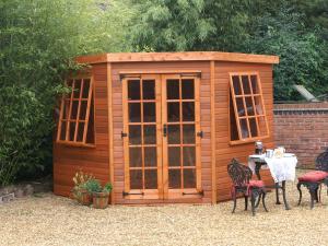 cedar-corner-summerhouse